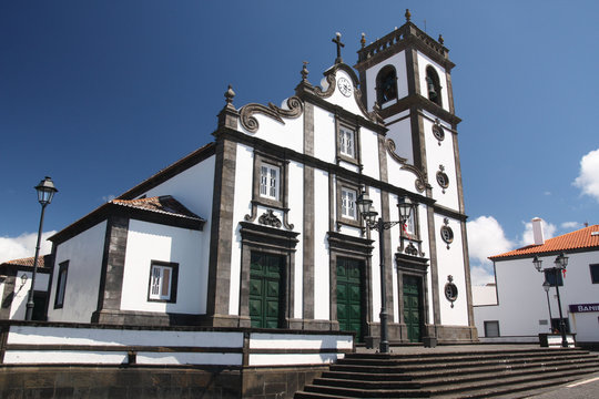 A&ccedil;ores - Sao Miguel - Perspective de l'&eacute;glise de Ribeira Grande