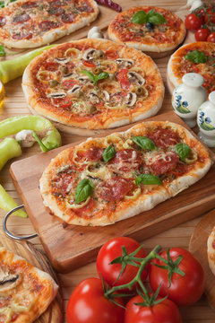 Italian pizza table