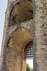 Fototapeta na wymiar Gate to enter the town of Besalu stands guard