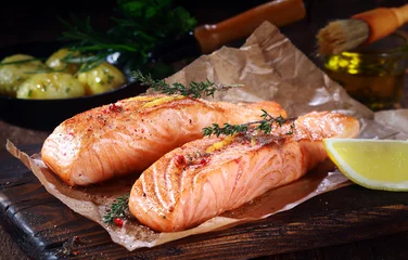 Foto auf Acrylglas Gourmet grilled salmon cutlets © exclusive-design