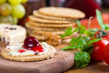 oatcake with stilton cheese and cranberry sauce