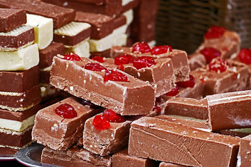 Bars of classical and white chocolate, with jelly pieces