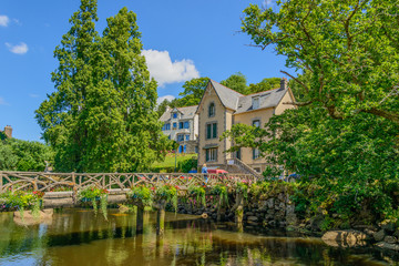 Obraz premium Bretagne-Finistere_Pont-Aven_Holzbrücke über den Aven