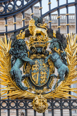 Fototapeta na wymiar Gate of Buckingham palace