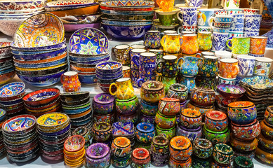 Fototapeta na wymiar Classical Turkish ceramics on the market