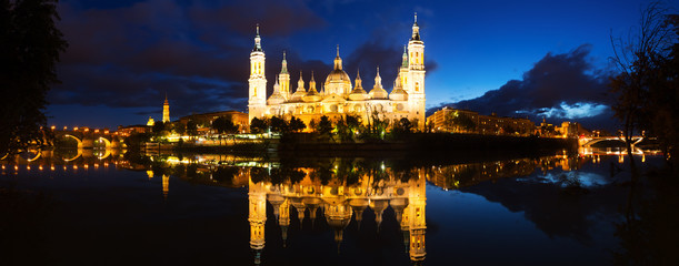 Fototapeta na wymiar Basilica of Our Lady of the Pillar in evening. Zaragoza