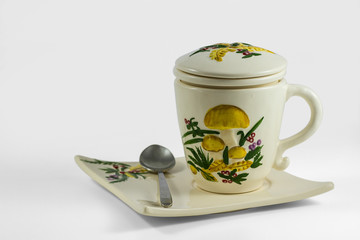 Tazza decorata con funghi