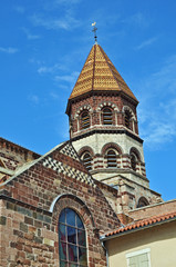 Fototapeta na wymiar Brioude, la Basilica di Saint Julien - Alvernia