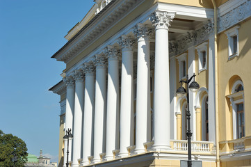 Fototapeta premium St. Petersburg, Russia, 9 SEPTEMBER: columns on the facade of th