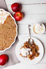 apple crumble with ice cream