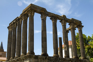 Obraz premium Temple of Diana monument, located in Evora