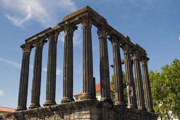 Obraz premium Temple of Diana monument, located in Evora