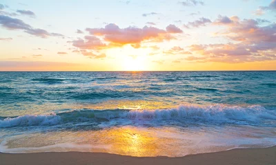 Afwasbaar Fotobehang Centraal-Amerika  Zonsopgang boven de oceaan in Miami Beach, Florida