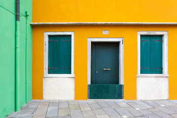 Obraz na płótnie Canvas Colorful walls in Burano, Venice, Italy