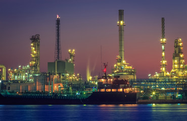Obraz na płótnie Canvas Gas storage spheres tank in petrochemical at night