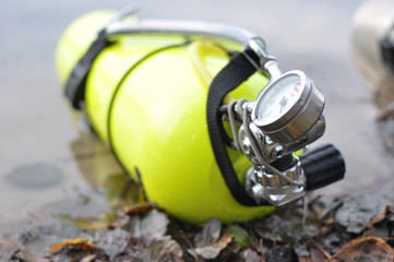 Yellow scuba tank