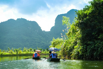 Fototapeta na wymiar Caves popular tourist boats in Trang An, Vietnam