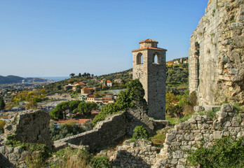 Fototapeta na wymiar view of old town ruins