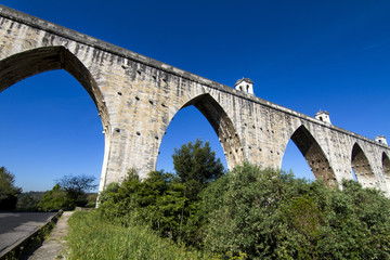 Fototapeta na wymiar aqueduct built in the 18th century, located in Lisbon