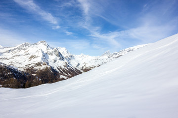 Obraz premium Veduta di montagna invernale