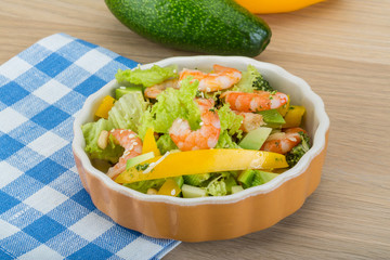 Salad with shrimps and avocado