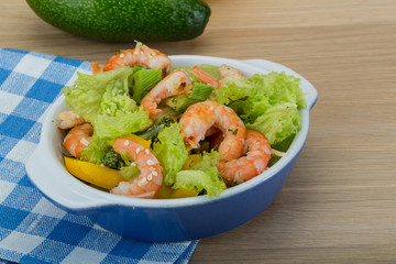 Salad with shrimps and avocado