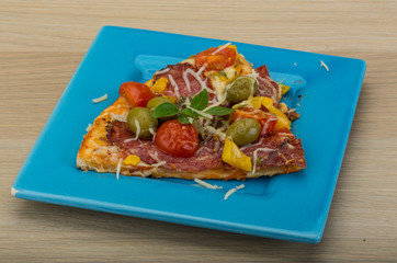 Salami pizza