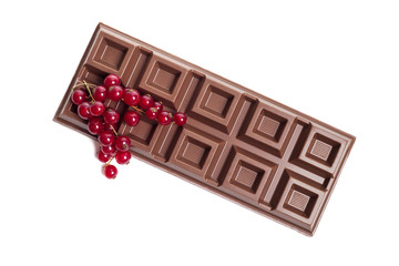Milk chocolate bar with red currant