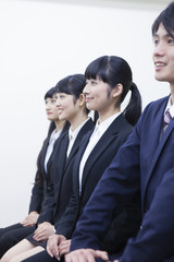 面接を受ける大学生