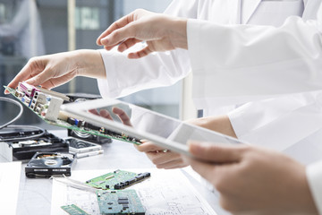 Electronic tablet, developers, Institute, electronic components