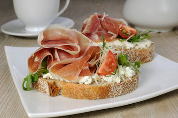 Sandwich of jamon with ricotta, arugula and cheese