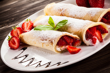 Pancakes with cream and strawberries