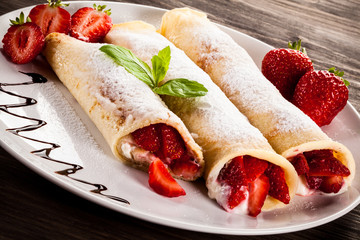 Pancakes with cream and strawberries