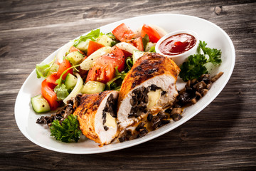 Grilled chicken fillets and vegetables