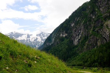 Fototapeta na wymiar Stillup Speichersee - Zillertal - Alpen