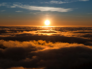 Fototapeta na wymiar Sunset above clouds