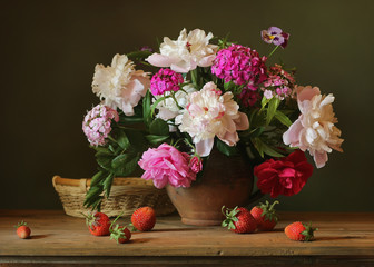 Букет и ягоды