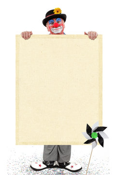 Clown hinter einem Display