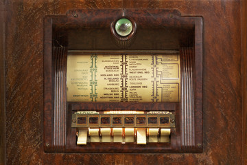 britisches Röhrenradio von 1936