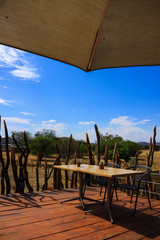 Rastaurantterasse einer Lodge