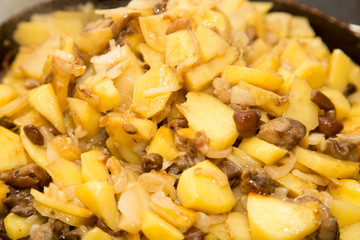 fried potatoes with mushrooms