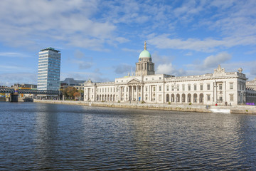 Fototapeta na wymiar Dublin Custom House