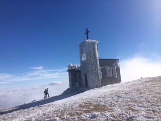 Winter: Kapelle am Gipfel