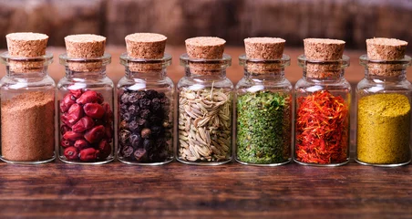Keuken spatwand met foto spices in bottles © whitestorm