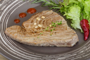 Grilled tuna steak