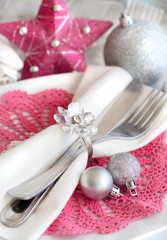 Fuschia Pink Christmas Table Setting