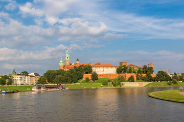 Fototapeta na wymiar Wawel castle in Kracow
