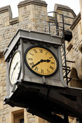 Fototapeta na wymiar Uhr im Tower of London