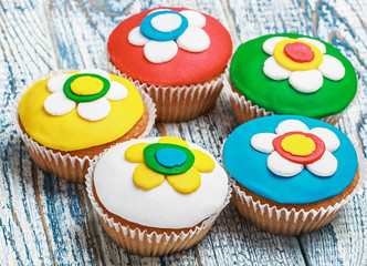 cupcakes covered with mastic