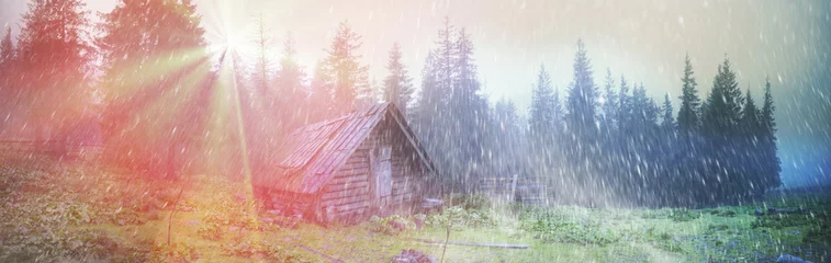 Keuken spatwand met foto Shepherd huts in a misty forest © panaramka